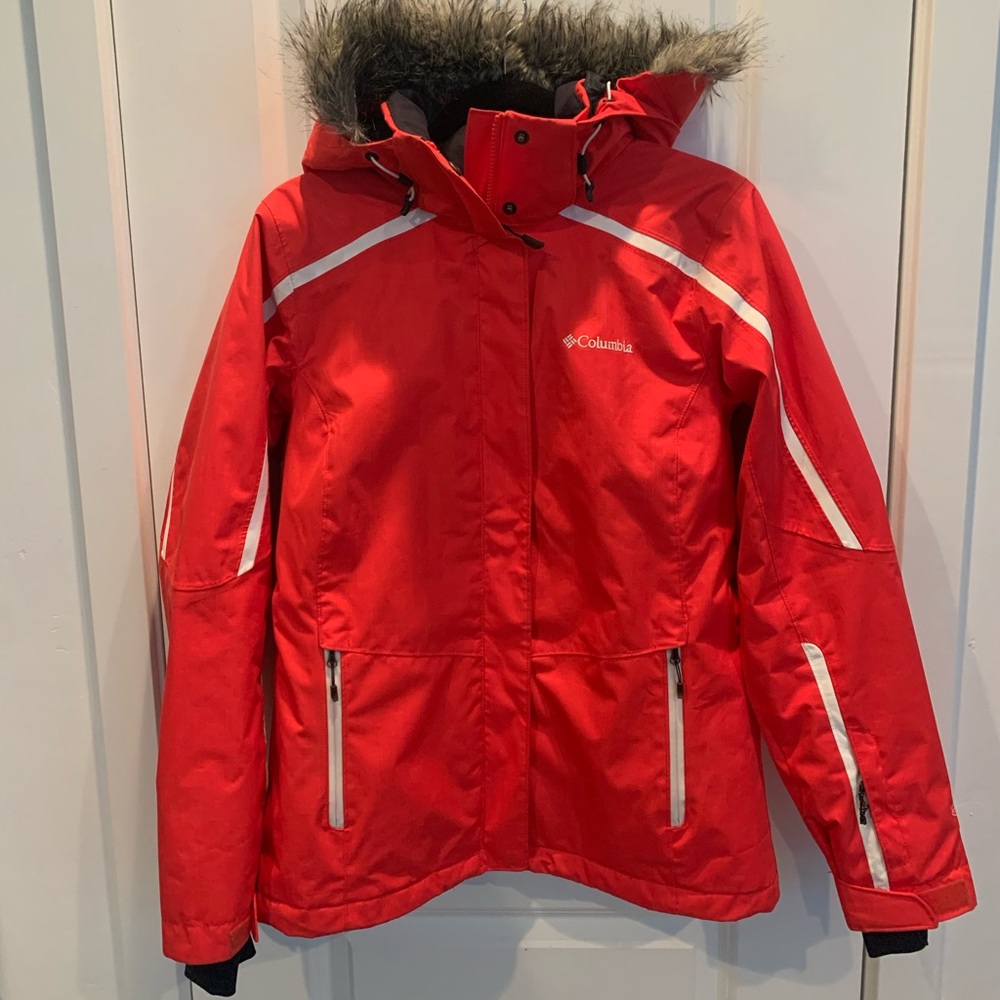 Women’s Omni heat Columbia Ski/Winter jacket. Venting arm zippers and hood.